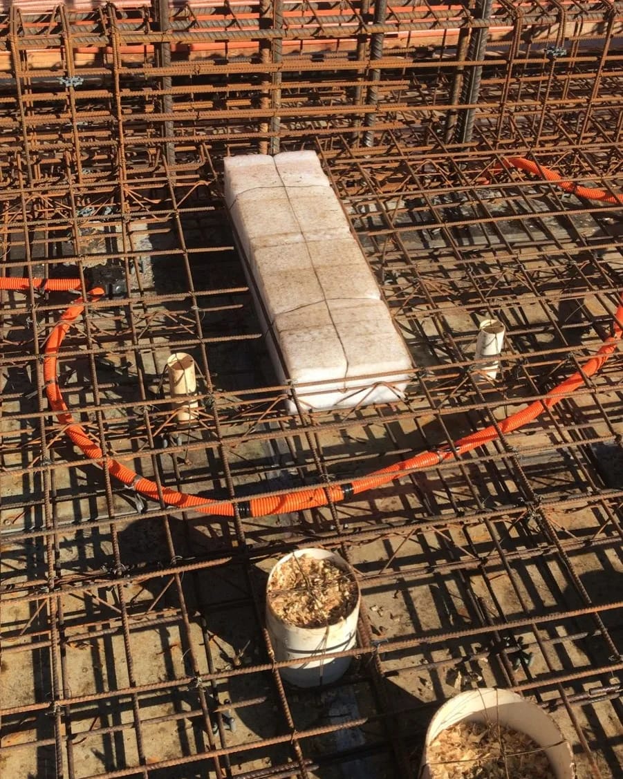 Blocos técnicos de espuma em EPE Prodflex para passagem de tubulações em Lajes e Vigas  de concreto.