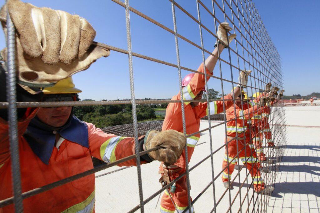 Escassez de mão de obra  aumenta o custo na Construção  Civil
